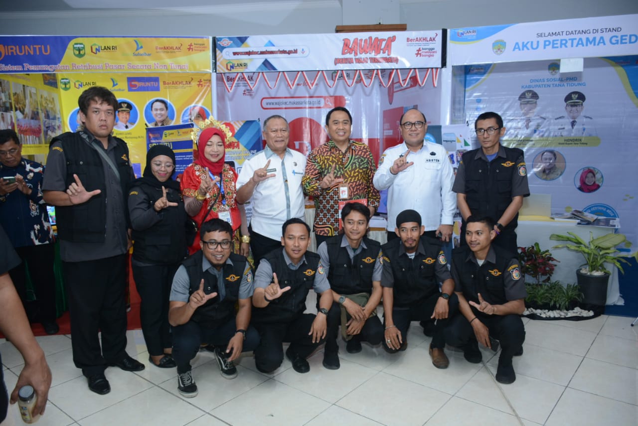 Gambar Stand Kecamatan Wajo di Penuhi Pengunjung di Kantor Lembaga Administrasi Negara Kita Makassar