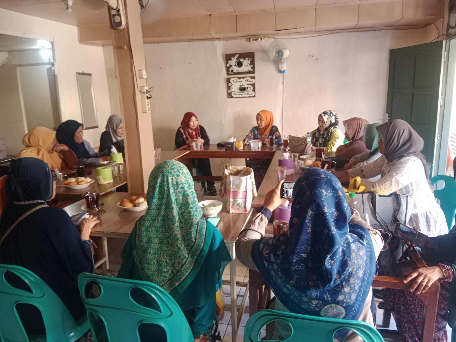 Gambar Ibu Camat Wajo memimpin Rakor bersama Lurah sekecamatan wajo,bu TIM Penggerak PKK & Pengurus BKMT